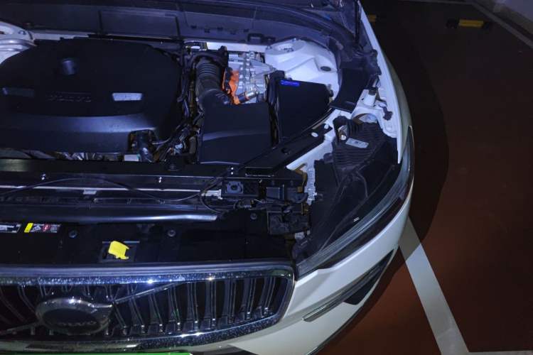 Used Volvo XC60 New Energy 2022 T8 Plug-in Hybrid All-Wheel Drive Smart Luxury Edition Engine Bay Left