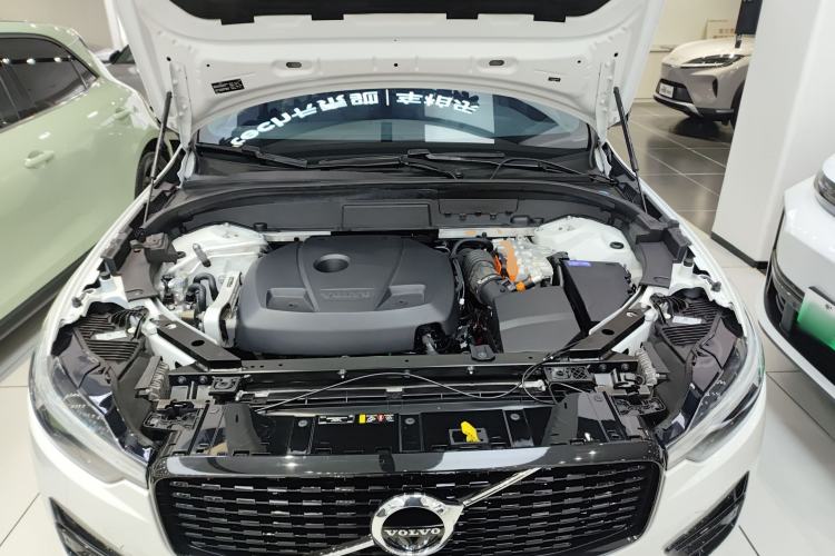 Used Volvo XC60 New Energy 2022 T8 Plug-in Hybrid All-Wheel Drive Zhiyuan Sport Edition Engine Bay