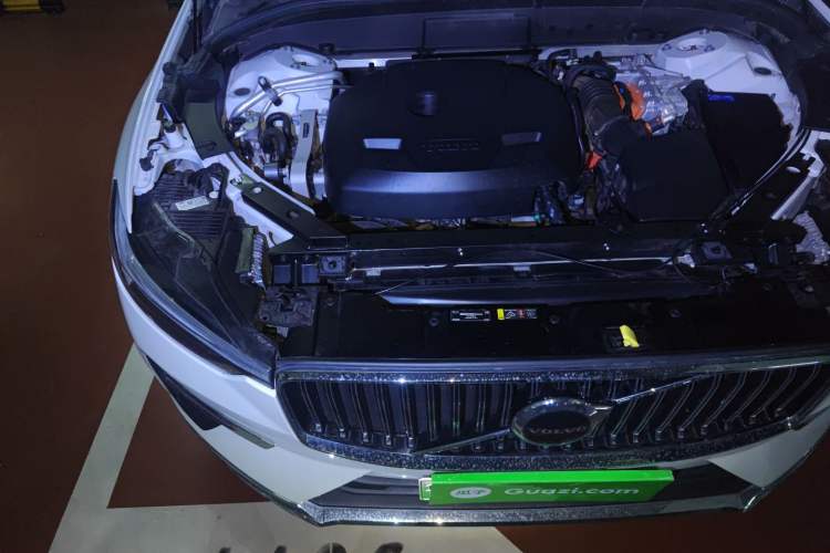 Used Volvo XC60 New Energy 2022 T8 Plug-in Hybrid All-Wheel Drive Smart Luxury Edition Engine Bay Right