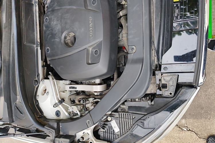 Used Volvo XC60 New Energy 2022 T8 Plug-in Hybrid All-Wheel Drive Smart Luxury Edition Engine Bay Right