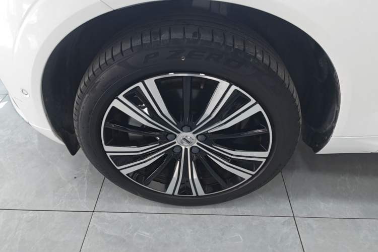 Used Volvo XC60 New Energy 2022 T8 Plug-in Hybrid All-Wheel Drive Smart Luxury Edition Exterior 2