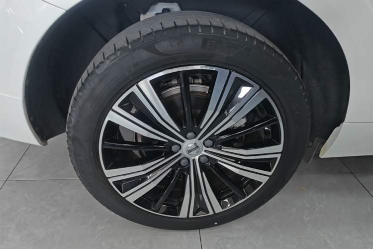 Used Volvo XC60 New Energy 2022 T8 Plug-in Hybrid All-Wheel Drive Smart Luxury Edition Exterior 3