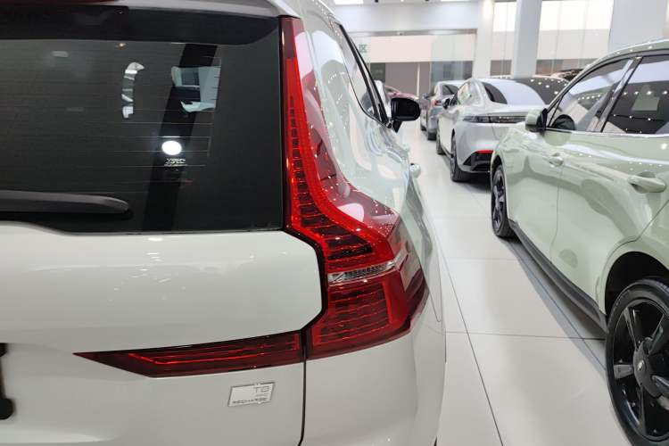 Used Volvo XC60 New Energy 2022 T8 Plug-in Hybrid All-Wheel Drive Zhiyuan Sport Edition Exterior 6