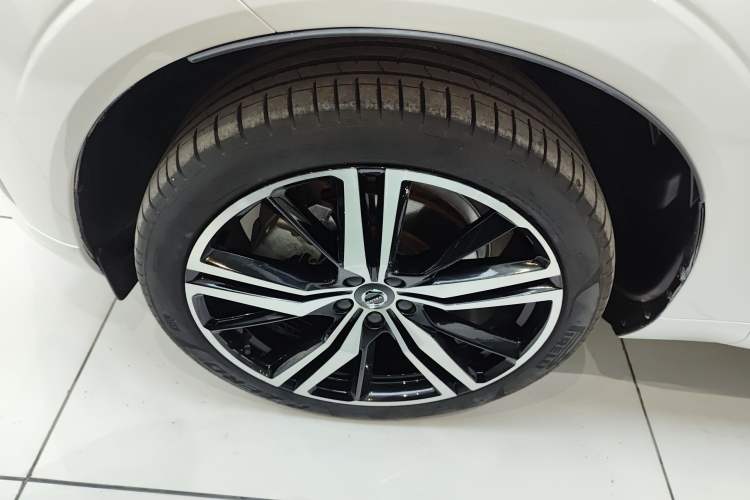 Used Volvo XC60 New Energy 2022 T8 Plug-in Hybrid All-Wheel Drive Zhiyuan Sport Edition Exterior 7