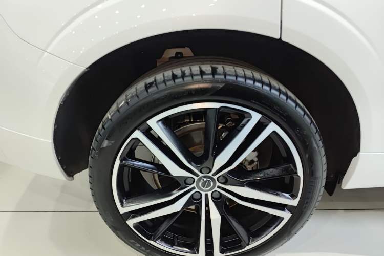 Used Volvo XC60 New Energy 2022 T8 Plug-in Hybrid All-Wheel Drive Zhiyuan Sport Edition Exterior 8