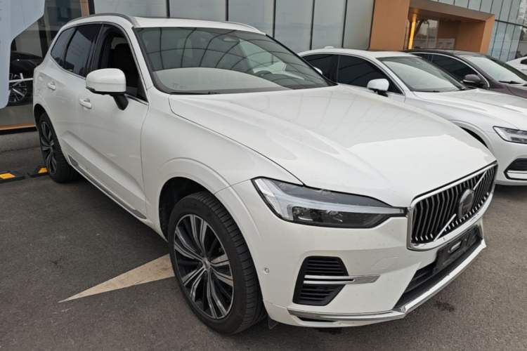 Used Volvo XC60 New Energy 2022 T8 Plug-in Hybrid Long-Range All-Wheel Drive Zhiyuan Luxury Edition Front Right 45 Deg