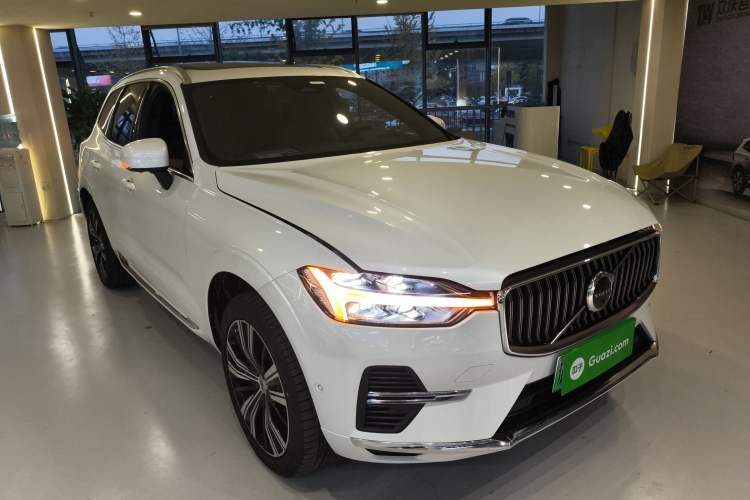 Used Volvo XC60 New Energy 2022 T8 Plug-in Hybrid Long-Range All-Wheel Drive Zhiyuan Luxury Edition Front Right 45 Deg