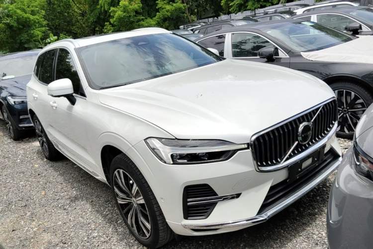 Used Volvo XC60 New Energy 2022 T8 Plug-in Hybrid All-Wheel Drive Smart Luxury Edition Front Right 45 Deg
