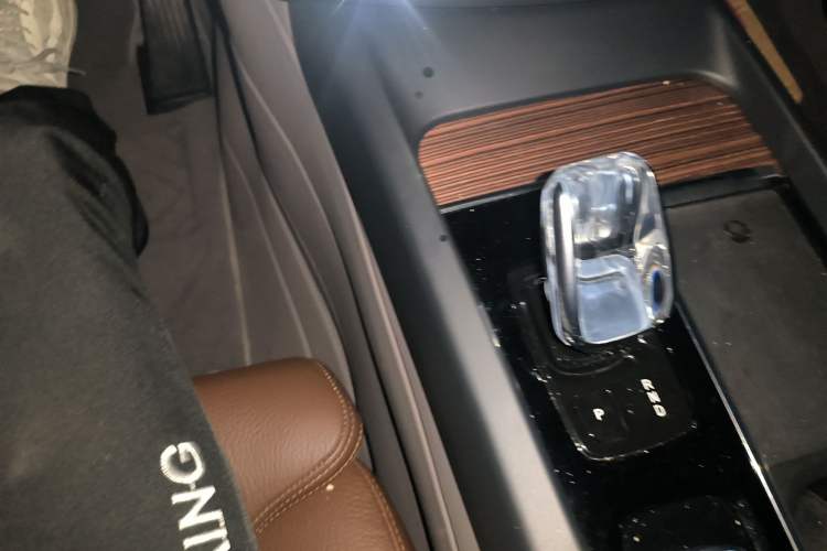Used Volvo XC60 New Energy 2022 T8 Plug-in Hybrid All-Wheel Drive Smart Luxury Edition Gear Lever