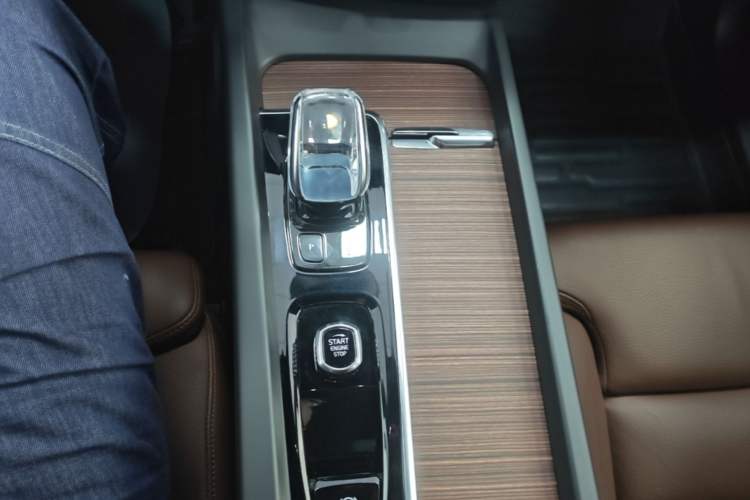 Used Volvo XC60 New Energy 2022 T8 Plug-in Hybrid All-Wheel Drive Smart Luxury Edition Gear Lever