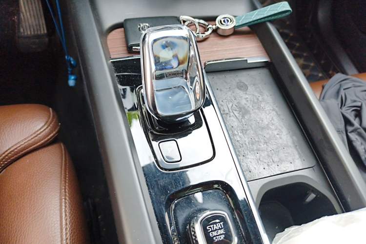Used Volvo XC60 New Energy 2022 T8 Plug-in Hybrid All-Wheel Drive Smart Luxury Edition Gear Lever