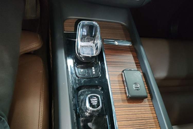 Used Volvo XC60 New Energy 2022 T8 Plug-in Hybrid All-Wheel Drive Smart Luxury Edition Gear Lever