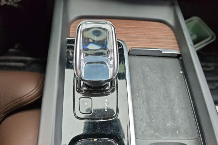 Used Volvo XC60 New Energy 2022 T8 Plug-in Hybrid Long-Range All-Wheel Drive Zhiyuan Luxury Edition Gear Lever