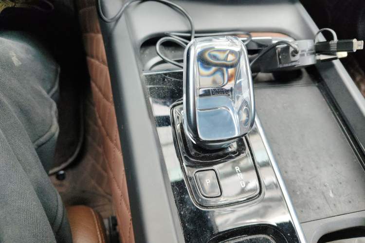 Used Volvo XC60 New Energy 2022 T8 Plug-in Hybrid Long-Range All-Wheel Drive Zhiyuan Luxury Edition Gear Lever