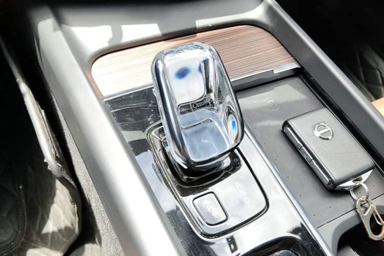 Used Volvo XC60 New Energy 2022 T8 Plug-in Hybrid All-Wheel Drive Smart Luxury Edition Gear Lever