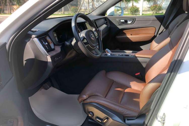 Used Volvo XC60 New Energy 2022 T8 Plug-in Hybrid All-Wheel Drive Smart Luxury Edition Interior 1