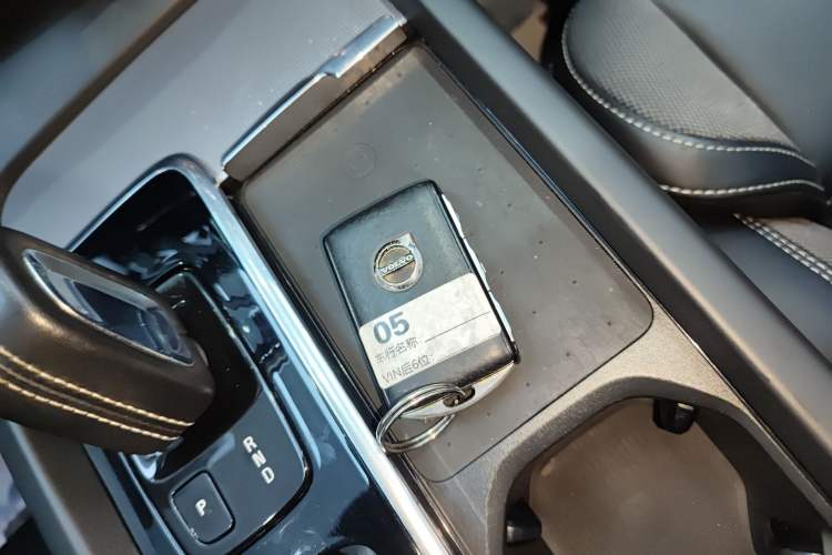 Used Volvo XC60 New Energy 2022 T8 Plug-in Hybrid All-Wheel Drive Zhiyuan Sport Edition Interior 1