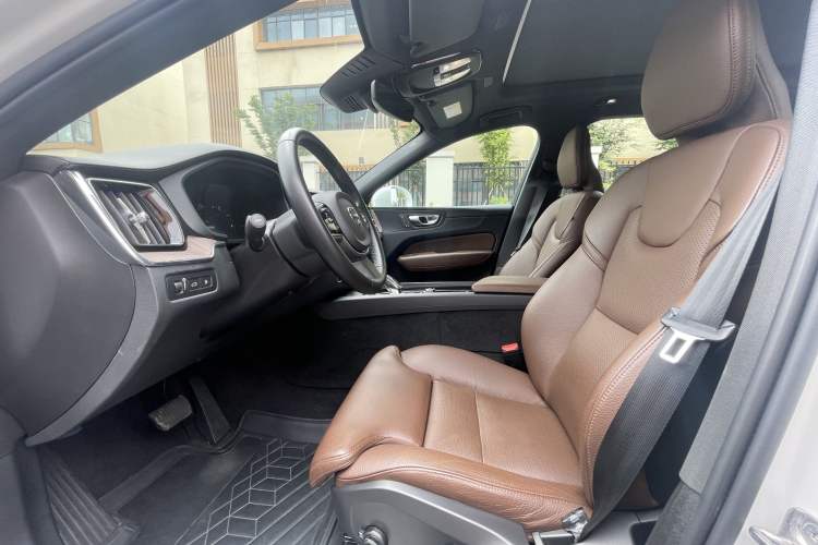 Used Volvo XC60 New Energy 2022 T8 Plug-in Hybrid All-Wheel Drive Smart Luxury Edition Interior 1