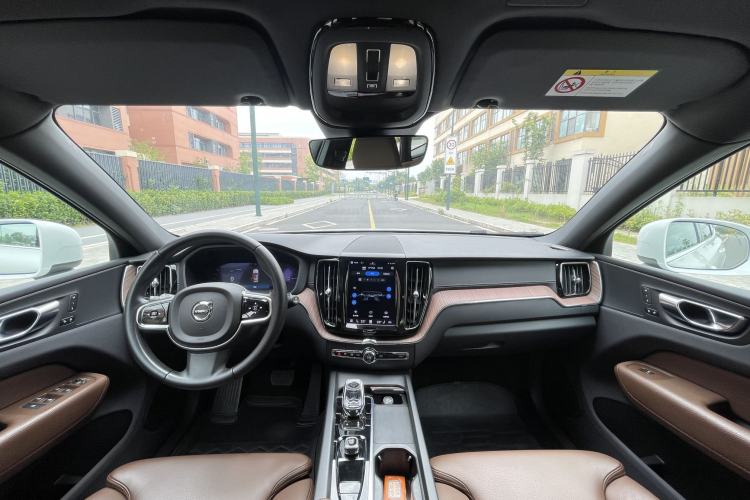 Used Volvo XC60 New Energy 2022 T8 Plug-in Hybrid All-Wheel Drive Smart Luxury Edition Interior 2