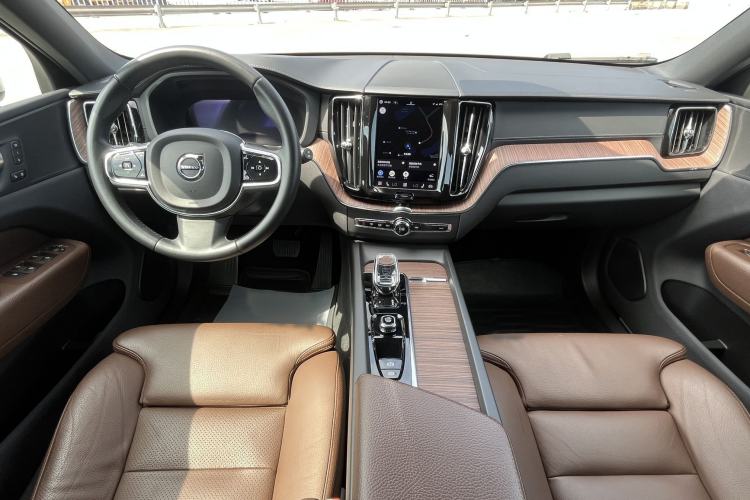 Used Volvo XC60 New Energy 2022 T8 Plug-in Hybrid All-Wheel Drive Smart Luxury Edition Interior 3