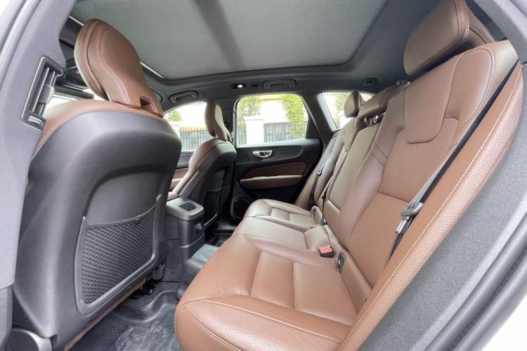 Used Volvo XC60 New Energy 2022 T8 Plug-in Hybrid All-Wheel Drive Smart Luxury Edition Interior 3