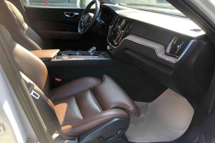Used Volvo XC60 New Energy 2022 T8 Plug-in Hybrid All-Wheel Drive Smart Luxury Edition Interior 4