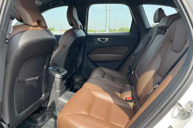 Used Volvo XC60 New Energy 2022 T8 Plug-in Hybrid All-Wheel Drive Smart Luxury Edition Interior 4