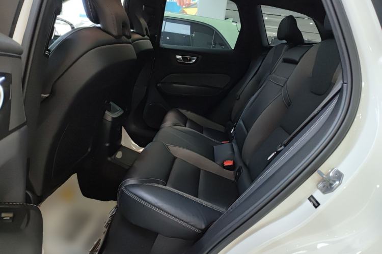 Used Volvo XC60 New Energy 2022 T8 Plug-in Hybrid All-Wheel Drive Zhiyuan Sport Edition Interior 4
