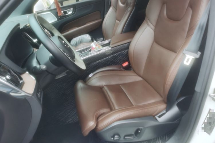 Used Volvo XC60 New Energy 2022 T8 Plug-in Hybrid Long-Range All-Wheel Drive Luxury Edition Left Front Seat