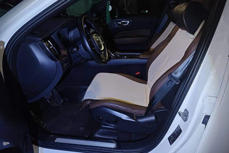 Used Volvo XC60 New Energy 2022 T8 Plug-in Hybrid All-Wheel Drive Smart Luxury Edition Left Front Seat
