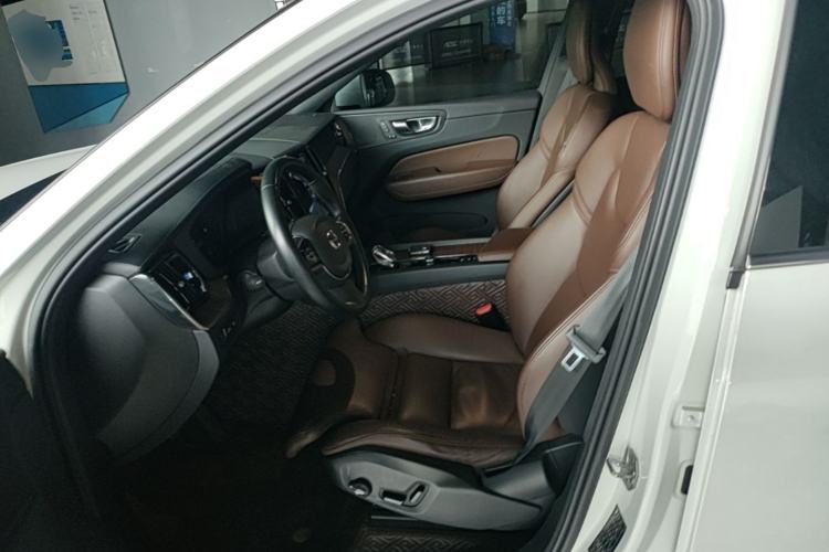 Used Volvo XC60 New Energy 2022 T8 Plug-in Hybrid All-Wheel Drive Smart Luxury Edition Left Front Seat