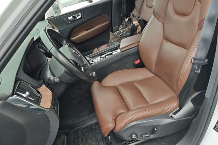 Used Volvo XC60 New Energy 2022 T8 Plug-in Hybrid Long-Range All-Wheel Drive Zhiyuan Luxury Edition Left Front Seat