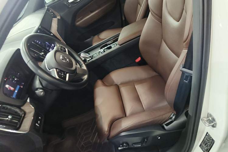 Used Volvo XC60 New Energy 2022 T8 Plug-in Hybrid All-Wheel Drive Smart Luxury Edition Left Front Seat