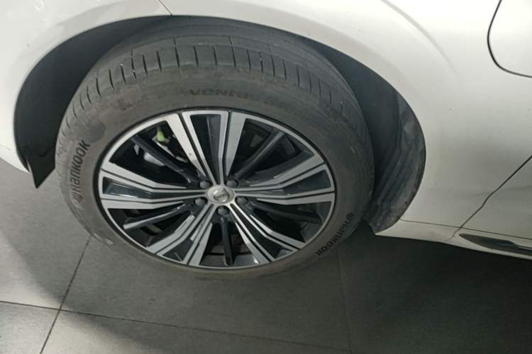 Used Volvo XC60 New Energy 2022 T8 Plug-in Hybrid All-Wheel Drive Smart Luxury Edition Left Front Wheel Hub