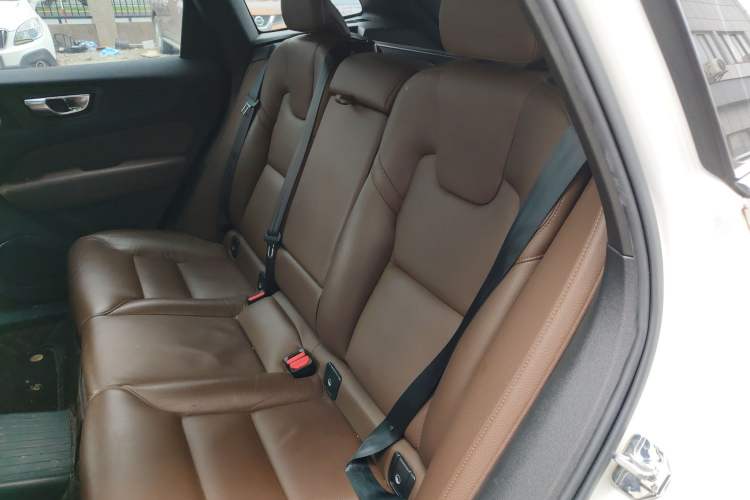 Used Volvo XC60 New Energy 2022 T8 Plug-in Hybrid Long-Range All-Wheel Drive Zhiyuan Luxury Edition Left Rear Seat