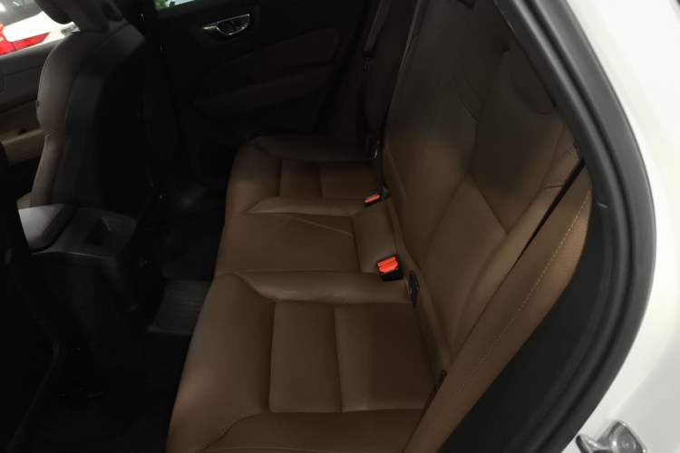 Used Volvo XC60 New Energy 2022 T8 Plug-in Hybrid Long-Range All-Wheel Drive Zhiyuan Luxury Edition Left Rear Seat
