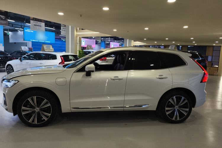 Used Volvo XC60 New Energy 2022 T8 Plug-in Hybrid Long-Range All-Wheel Drive Zhiyuan Luxury Edition Left Side