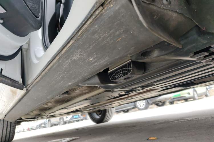 Used Volvo XC60 New Energy 2022 T8 Plug-in Hybrid Long-Range All-Wheel Drive Zhiyuan Luxury Edition Left Side Sill