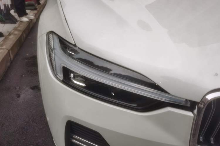 Used Volvo XC60 New Energy 2022 T8 Plug-in Hybrid Long-Range All-Wheel Drive Luxury Edition Right Front Headlight
