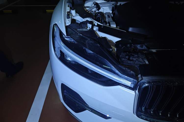Used Volvo XC60 New Energy 2022 T8 Plug-in Hybrid All-Wheel Drive Smart Luxury Edition Right Front Headlight