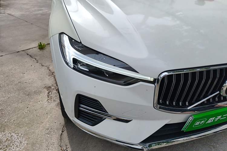 Used Volvo XC60 New Energy 2022 T8 Plug-in Hybrid All-Wheel Drive Smart Luxury Edition Right Front Headlight