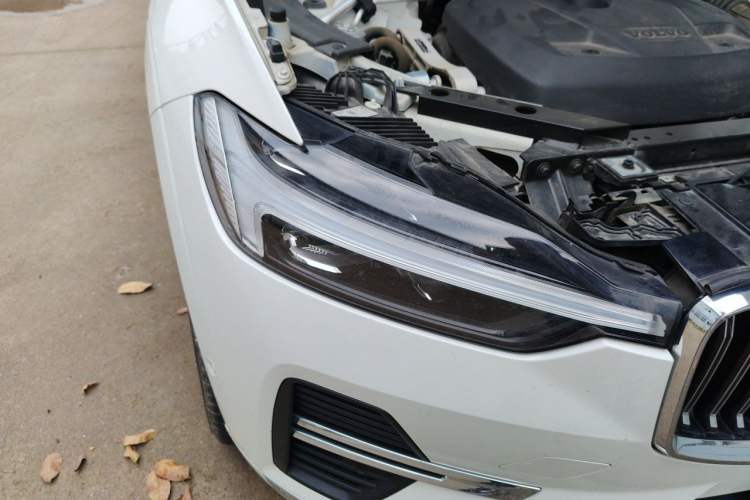 Used Volvo XC60 New Energy 2022 T8 Plug-in Hybrid All-Wheel Drive Smart Luxury Edition Right Front Headlight