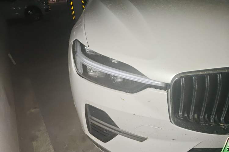 Used Volvo XC60 New Energy 2022 T8 Plug-in Hybrid All-Wheel Drive Smart Luxury Edition Right Front Headlight
