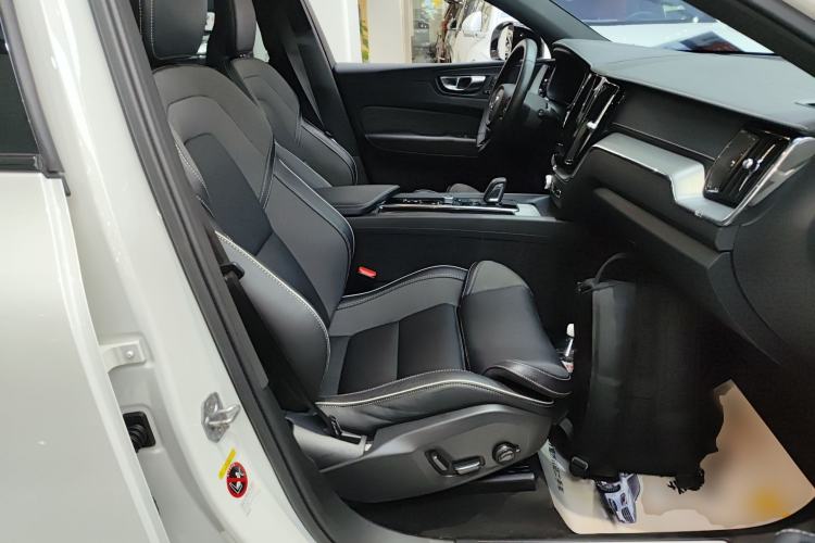 Used Volvo XC60 New Energy 2022 T8 Plug-in Hybrid All-Wheel Drive Zhiyuan Sport Edition Right Front Seat