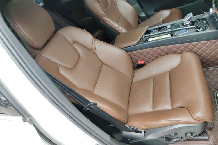 Used Volvo XC60 New Energy 2022 T8 Plug-in Hybrid Long-Range All-Wheel Drive Zhiyuan Luxury Edition Right Front Seat
