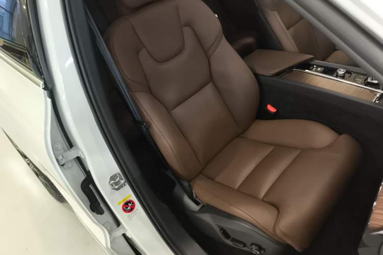 Used Volvo XC60 New Energy 2022 T8 Plug-in Hybrid Long-Range All-Wheel Drive Zhiyuan Luxury Edition Right Front Seat