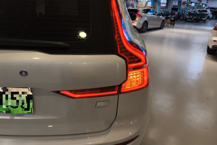 Used Volvo XC60 New Energy 2022 T8 Plug-in Hybrid Long-Range All-Wheel Drive Zhiyuan Luxury Edition Right Rear Taillight