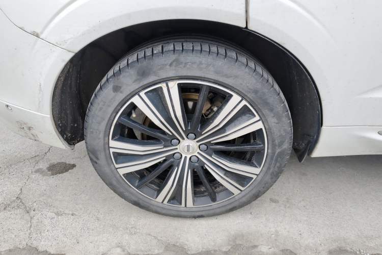Used Volvo XC60 New Energy 2022 T8 Plug-in Hybrid Long-Range All-Wheel Drive Zhiyuan Luxury Edition Right Rear Wheel Hub
