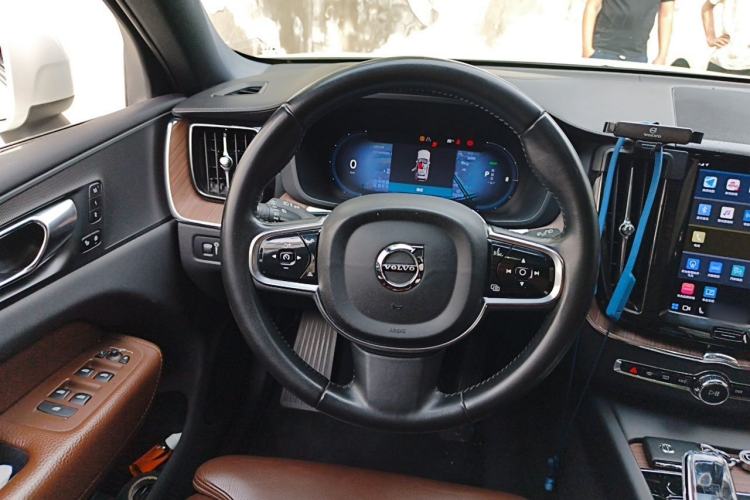 Used Volvo XC60 New Energy 2022 T8 Plug-in Hybrid All-Wheel Drive Smart Luxury Edition Steering Wheel