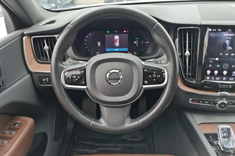 Used Volvo XC60 New Energy 2022 T8 Plug-in Hybrid Long-Range All-Wheel Drive Zhiyuan Luxury Edition Steering Wheel